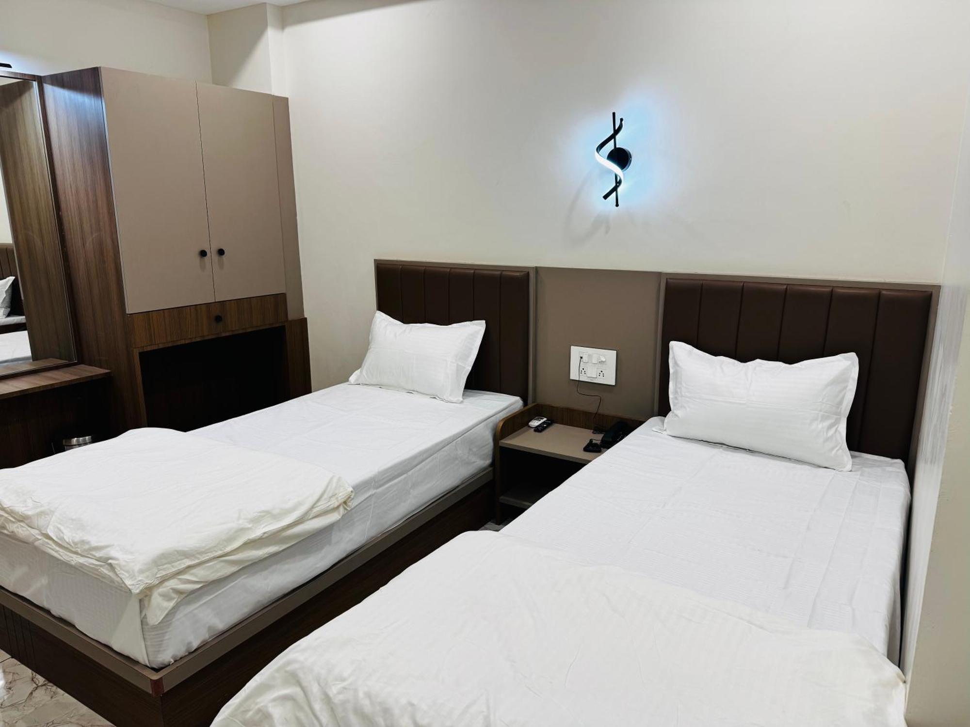Hotel Fun N Food Bhuj Exterior foto