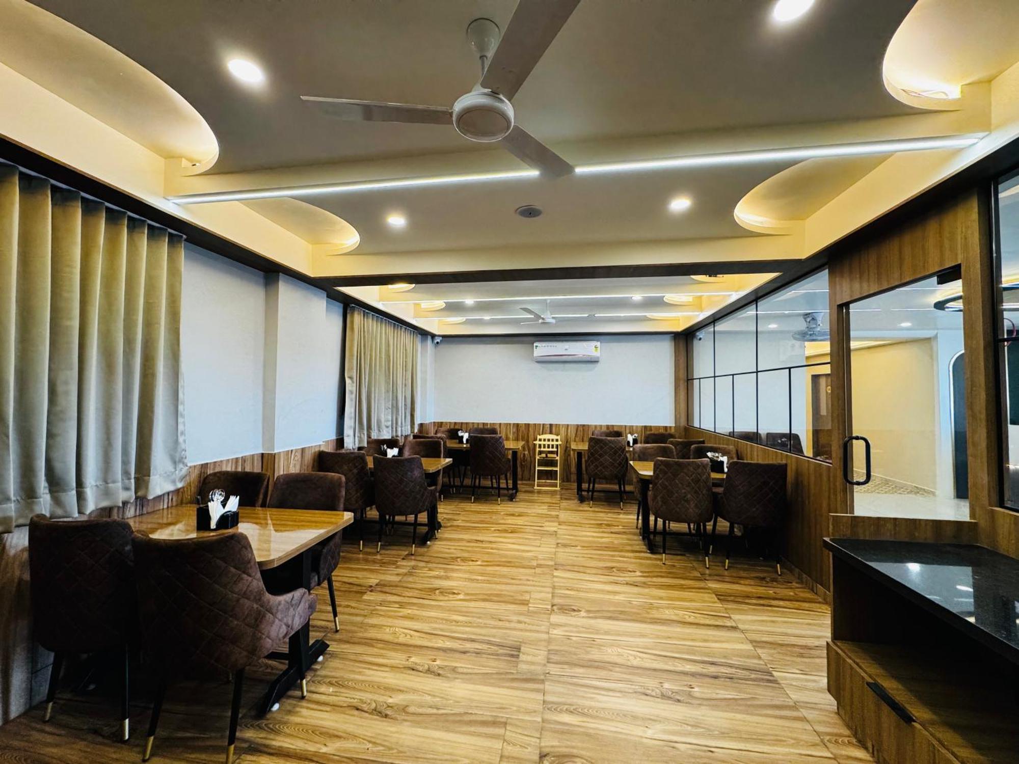 Hotel Fun N Food Bhuj Exterior foto